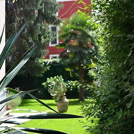 B&B Al Giardino Degli Artisti 3*
