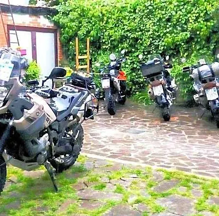 Al Giardino Degli Artisti B&B 카이로 몬테노테